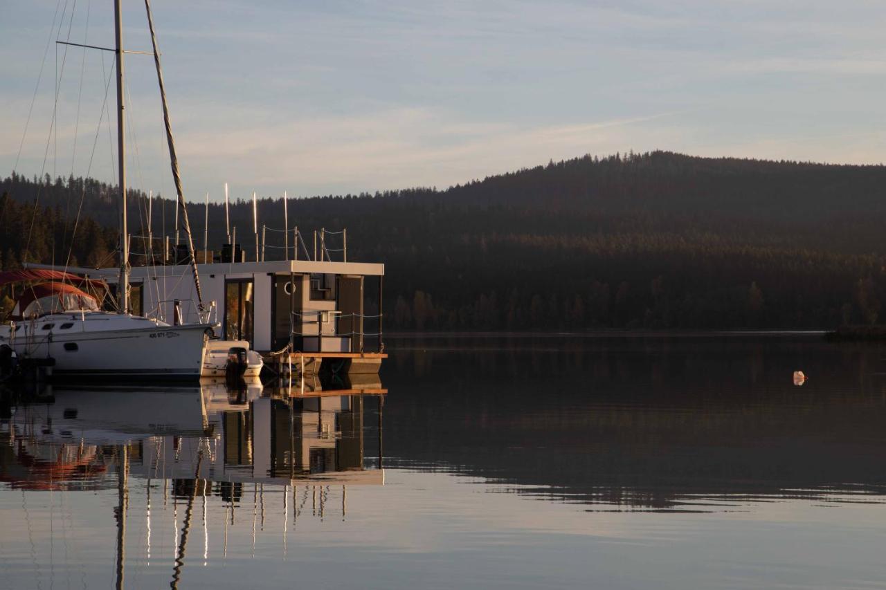 Готель Fontana Lipno Черна-в-Пошумаві Екстер'єр фото